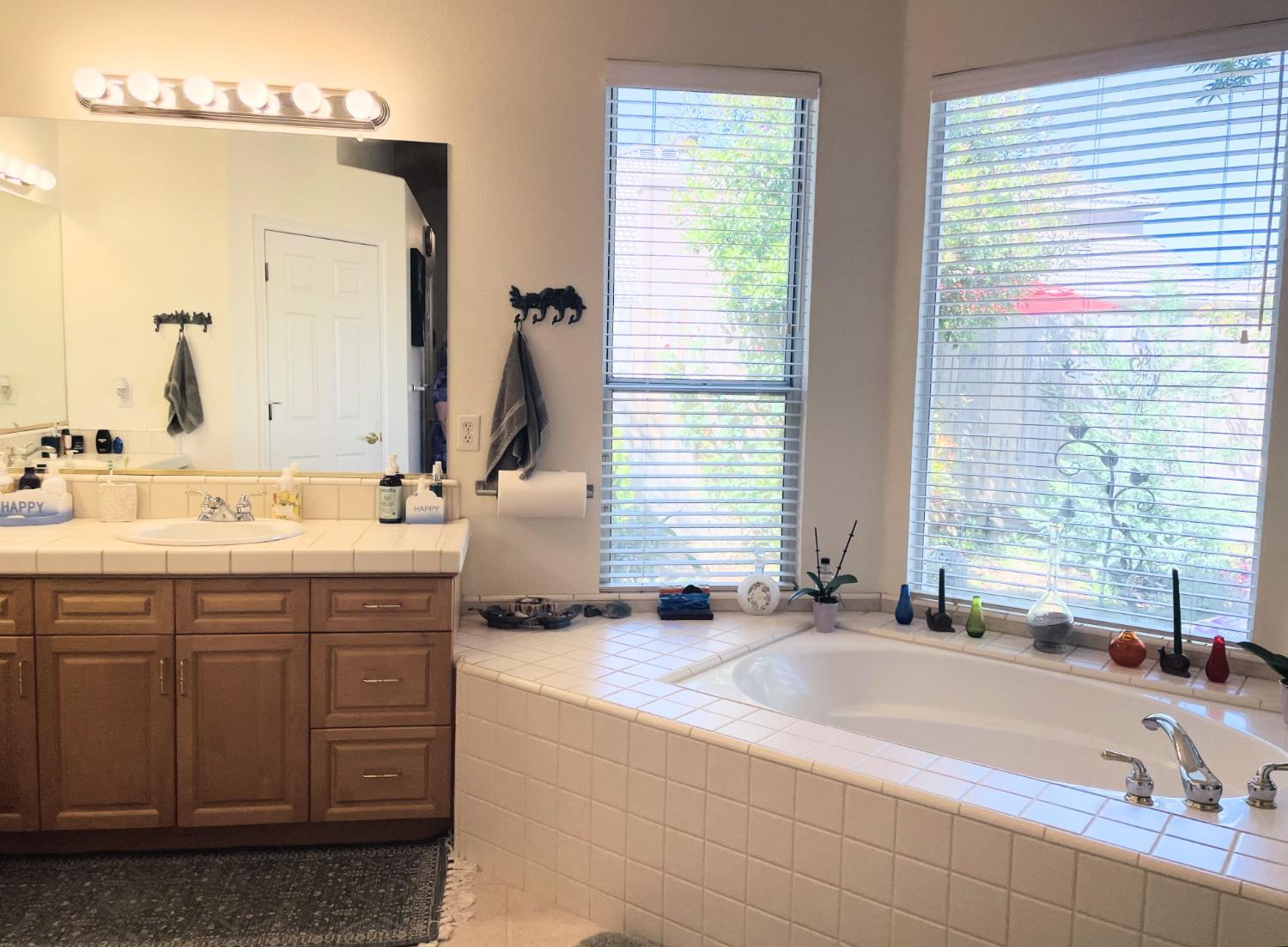 563 W Omaha Ave, Clovis, CA 93619