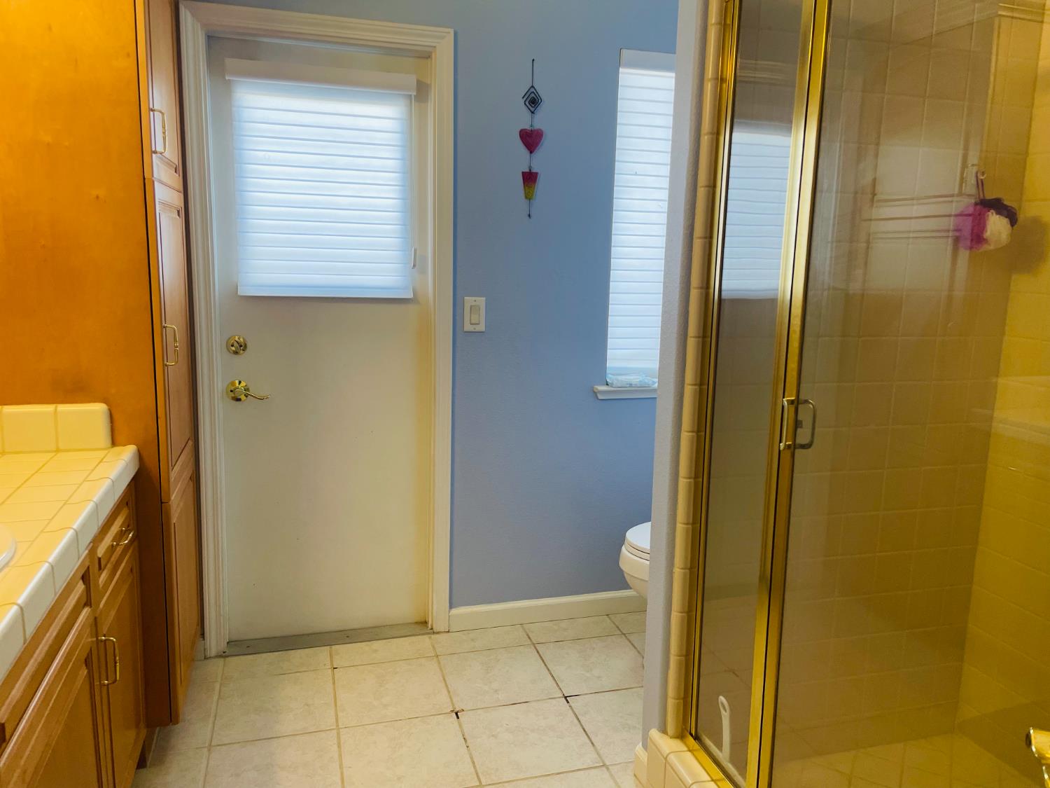 563 W Omaha Ave, Clovis, CA 93619