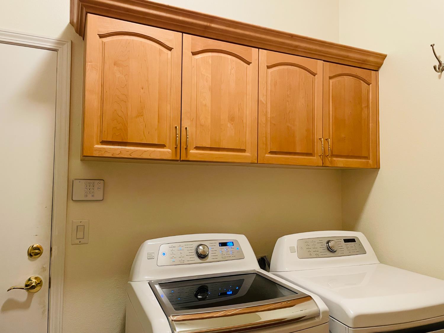 563 W Omaha Ave, Clovis, CA 93619