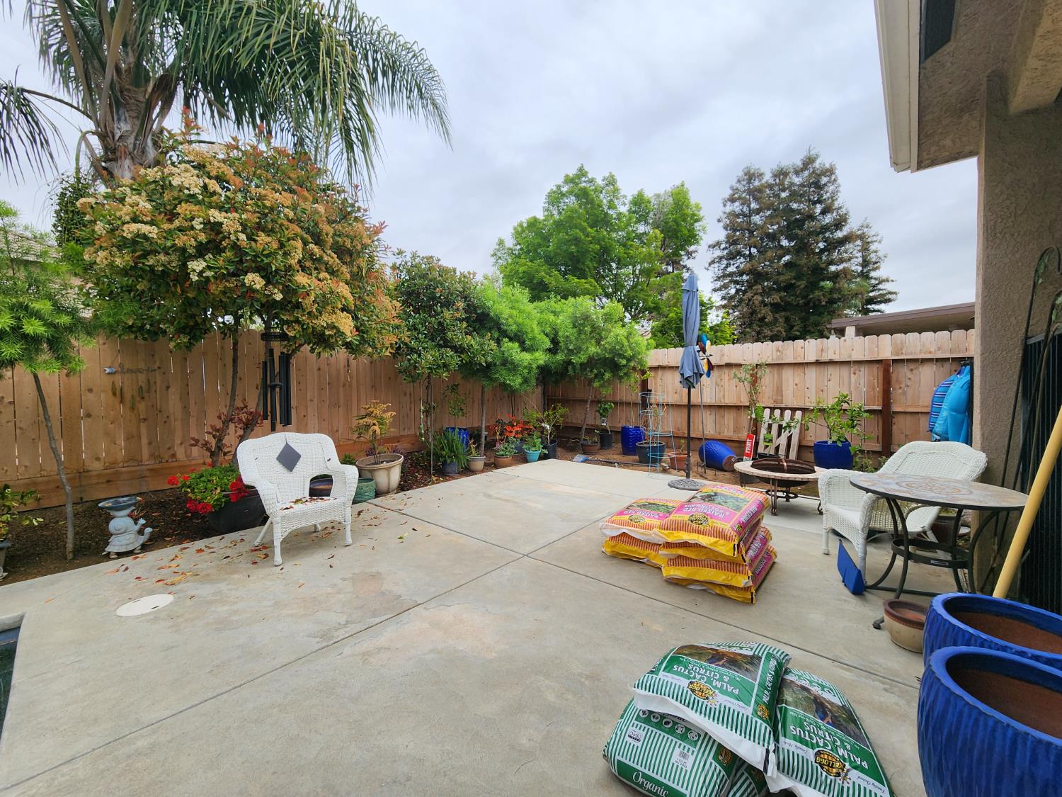 563 W Omaha Ave, Clovis, CA 93619