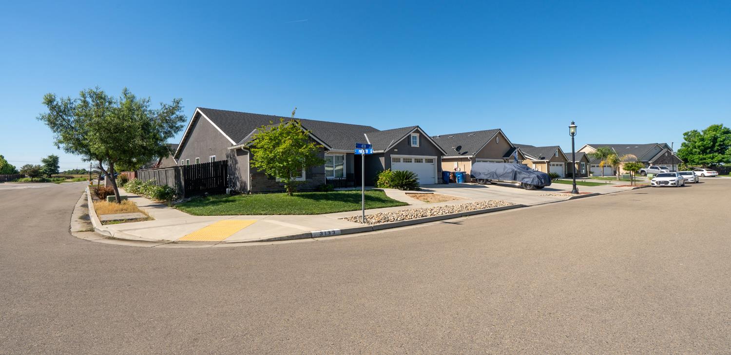 3133 4th St, Sanger, CA 93657
