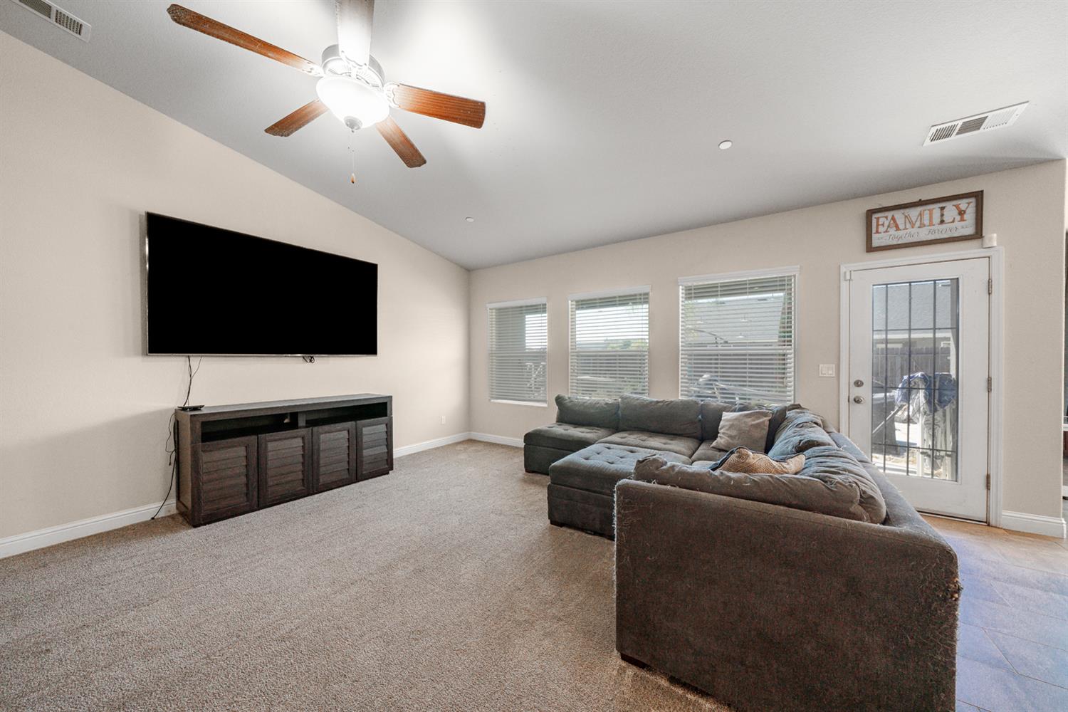 3133 4th St, Sanger, CA 93657