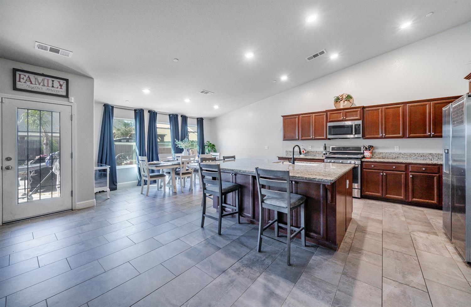 3133 4th St, Sanger, CA 93657