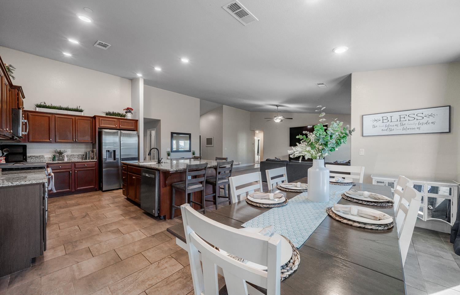 3133 4th St, Sanger, CA 93657