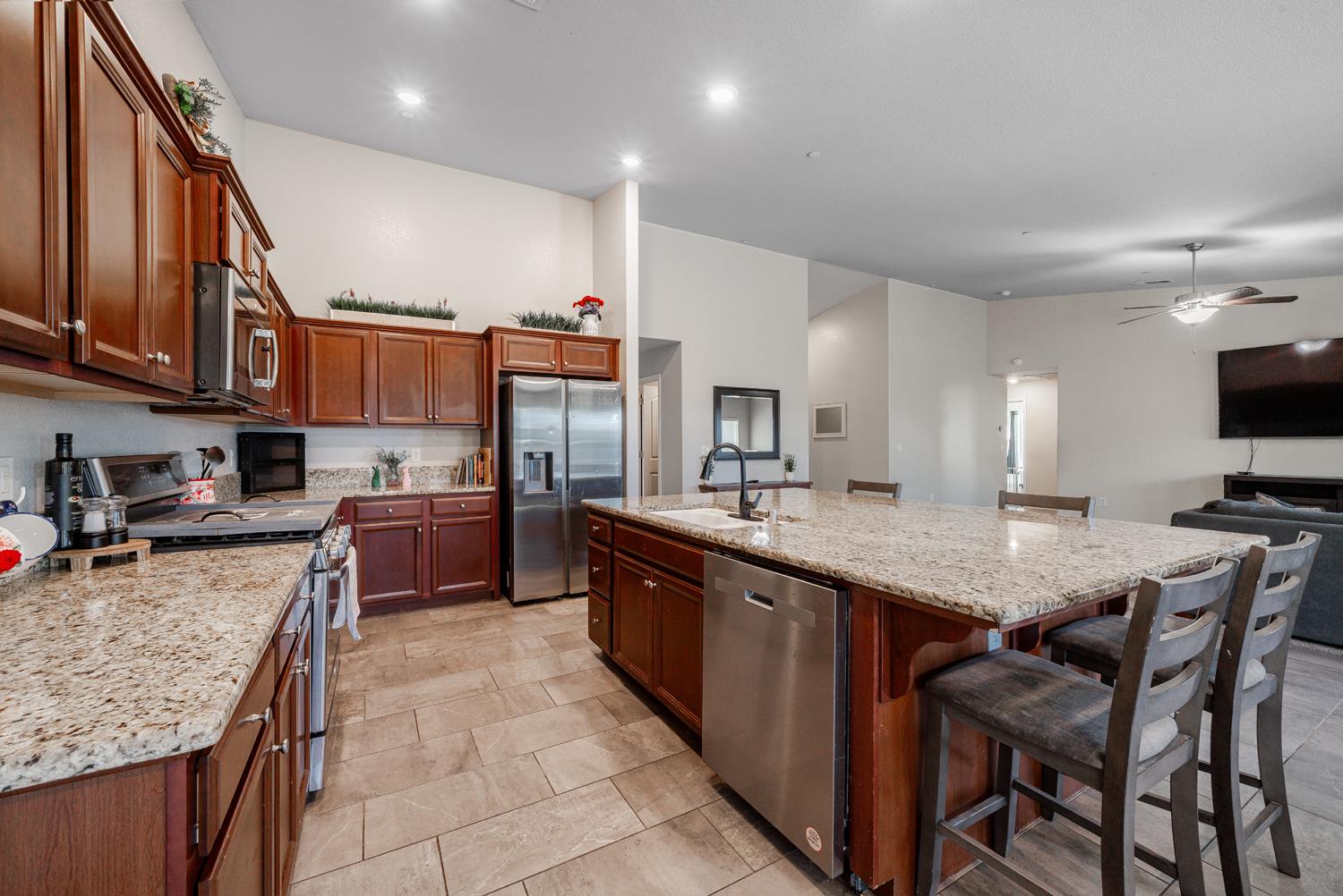 3133 4th St, Sanger, CA 93657