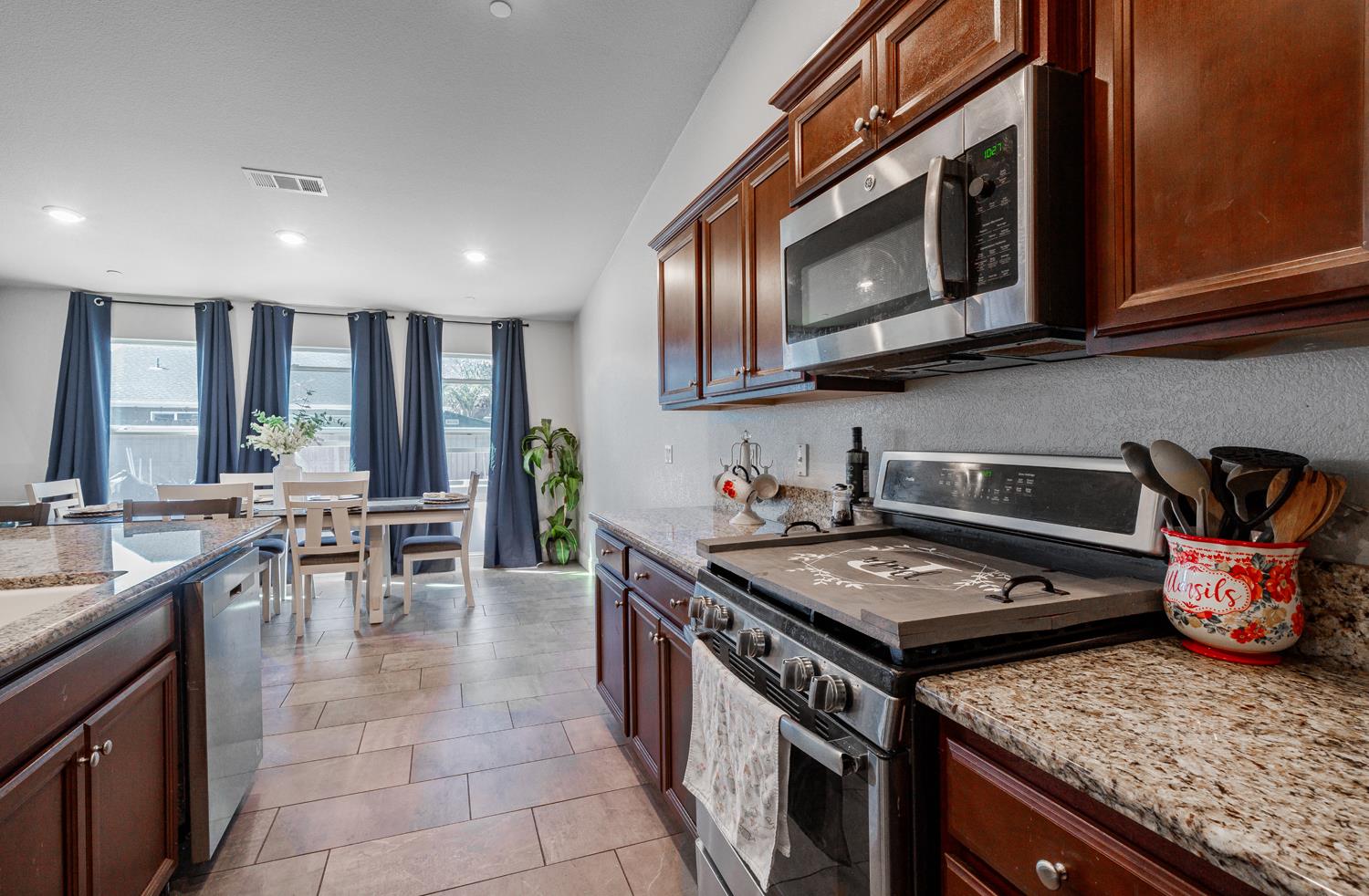 3133 4th St, Sanger, CA 93657