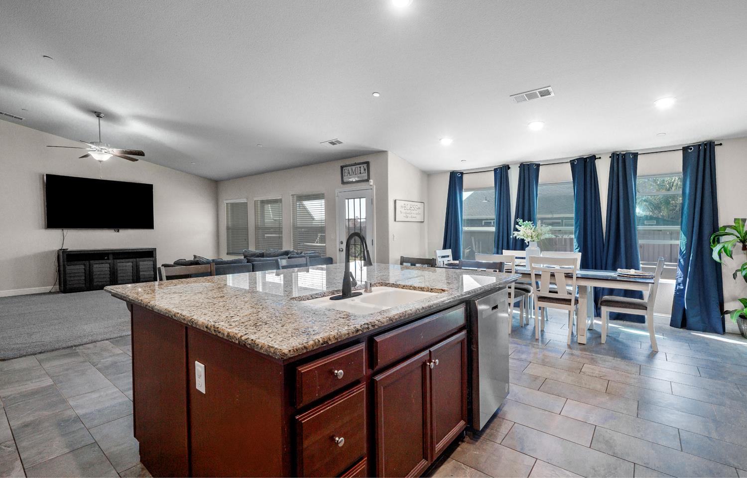 3133 4th St, Sanger, CA 93657