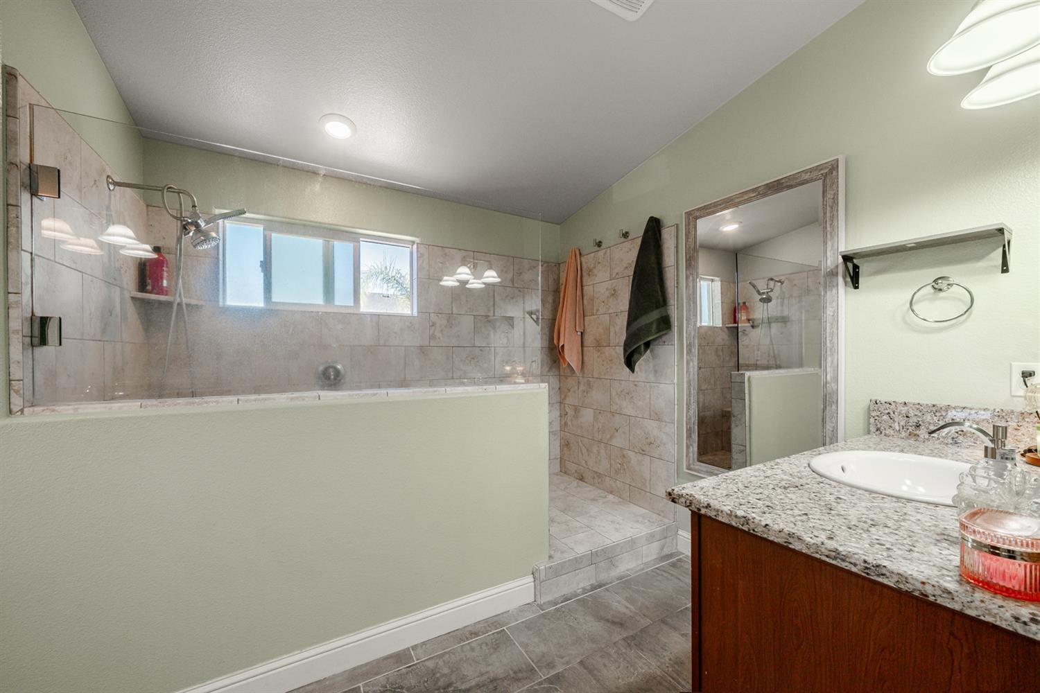 3133 4th St, Sanger, CA 93657