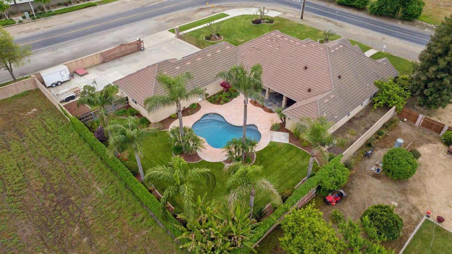 1928 S Shirk Rd, Visalia, CA 93277