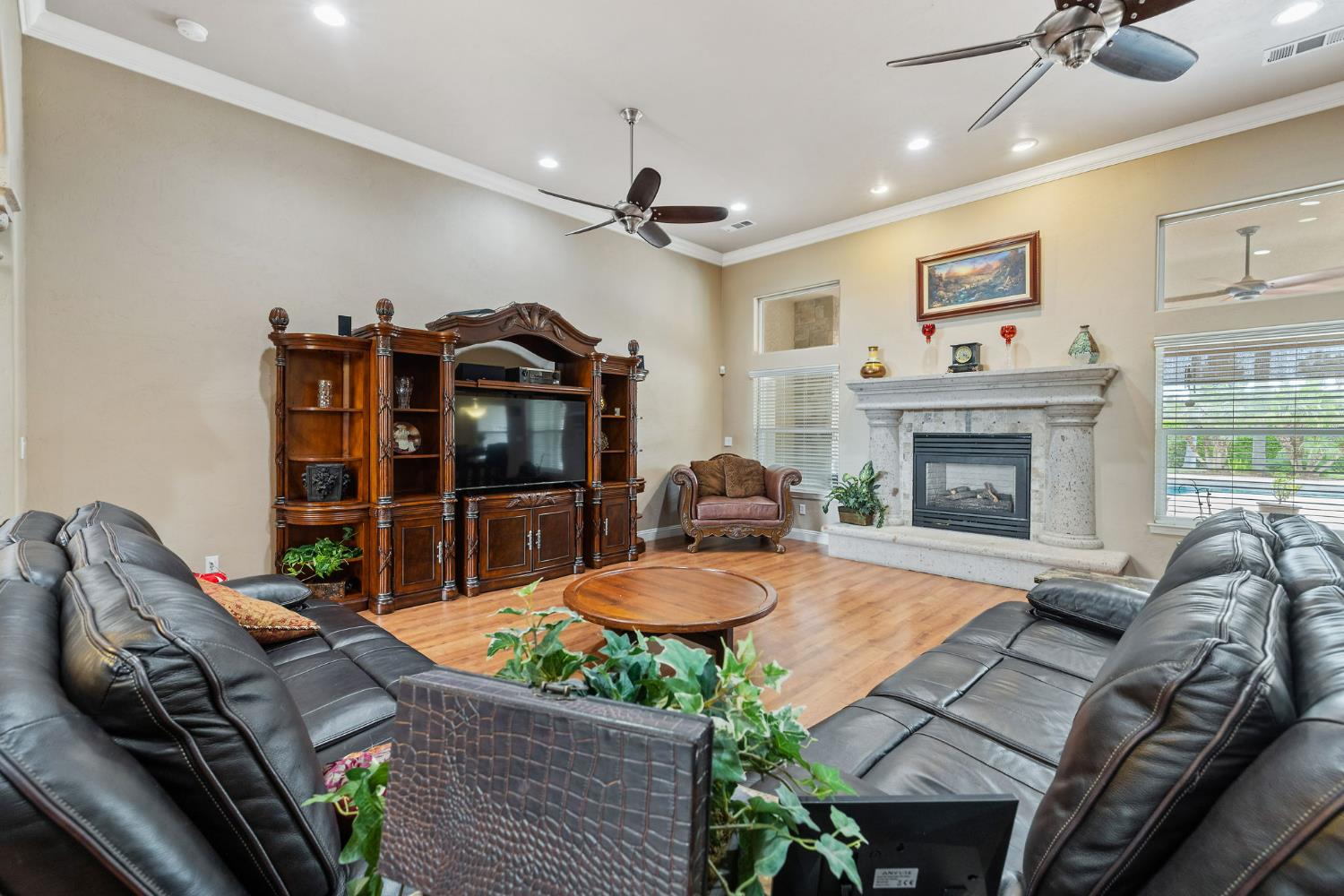 1928 S Shirk Rd, Visalia, CA 93277