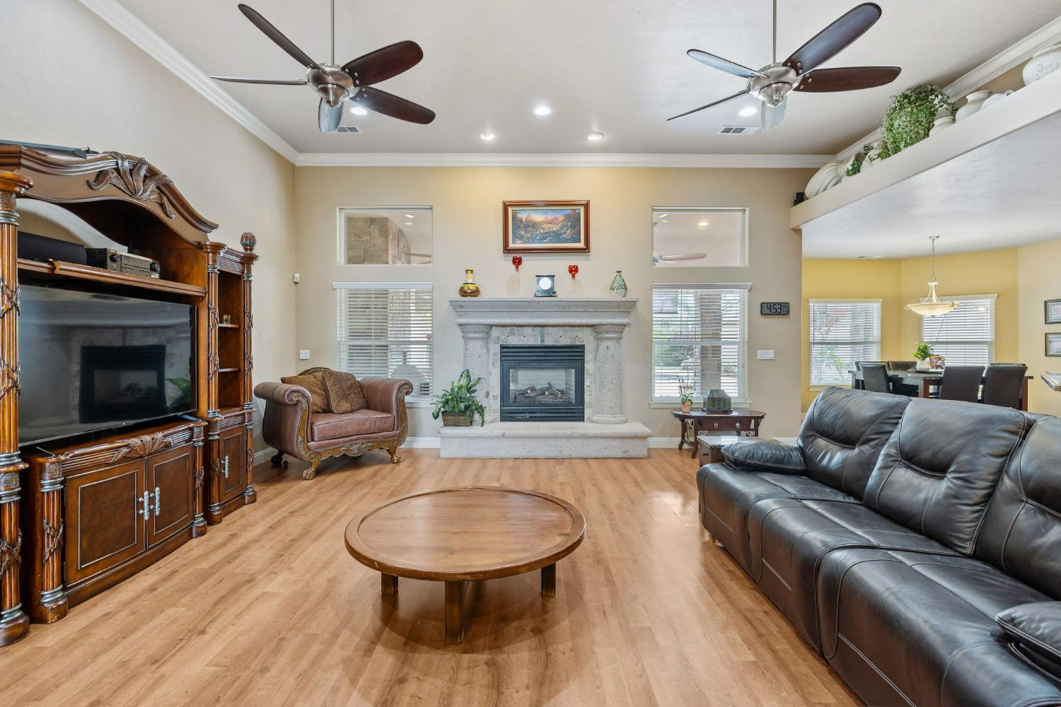 1928 S Shirk Rd, Visalia, CA 93277