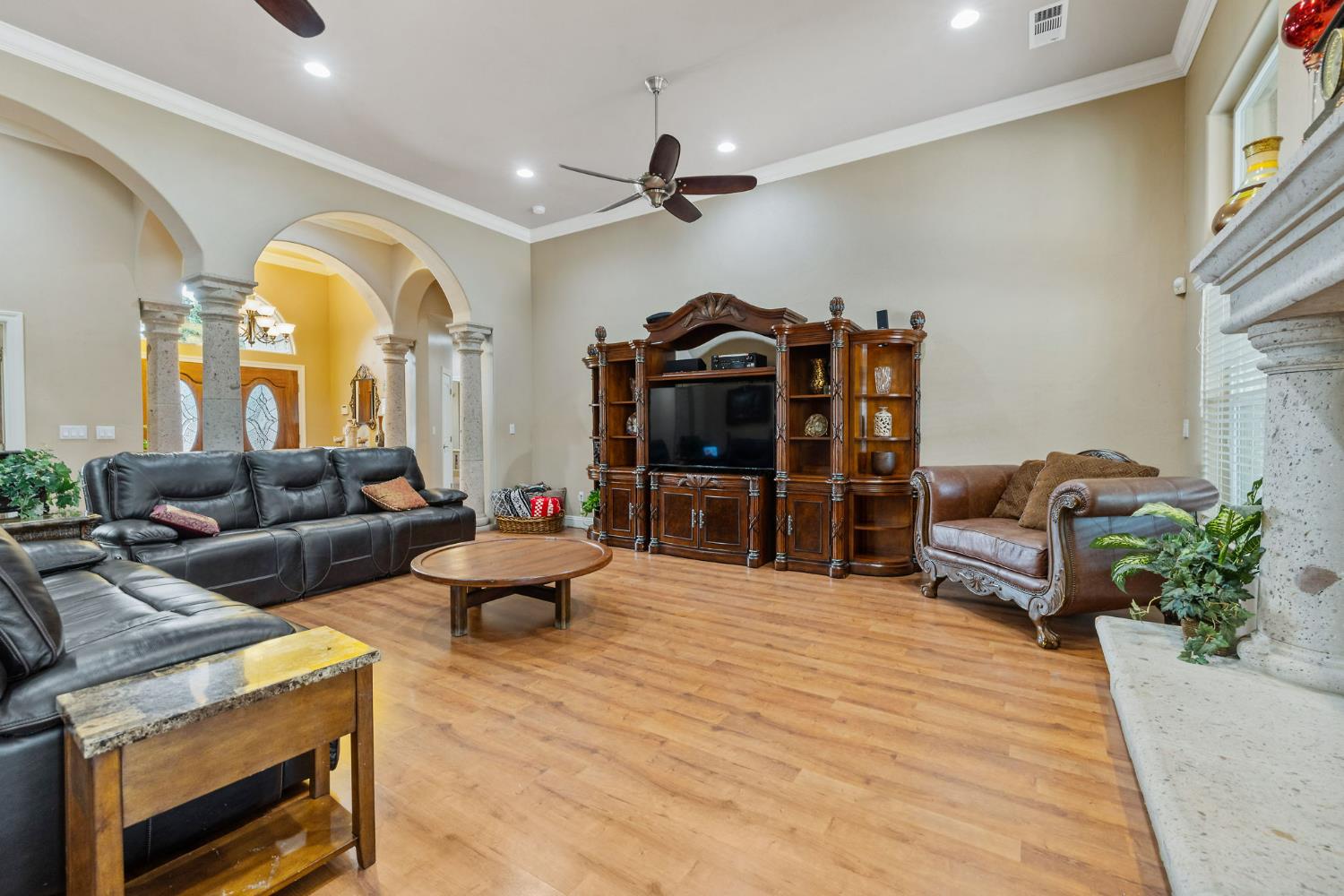 1928 S Shirk Rd, Visalia, CA 93277