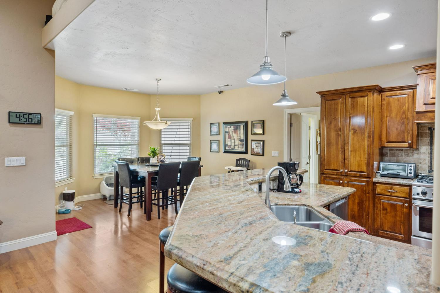 1928 S Shirk Rd, Visalia, CA 93277