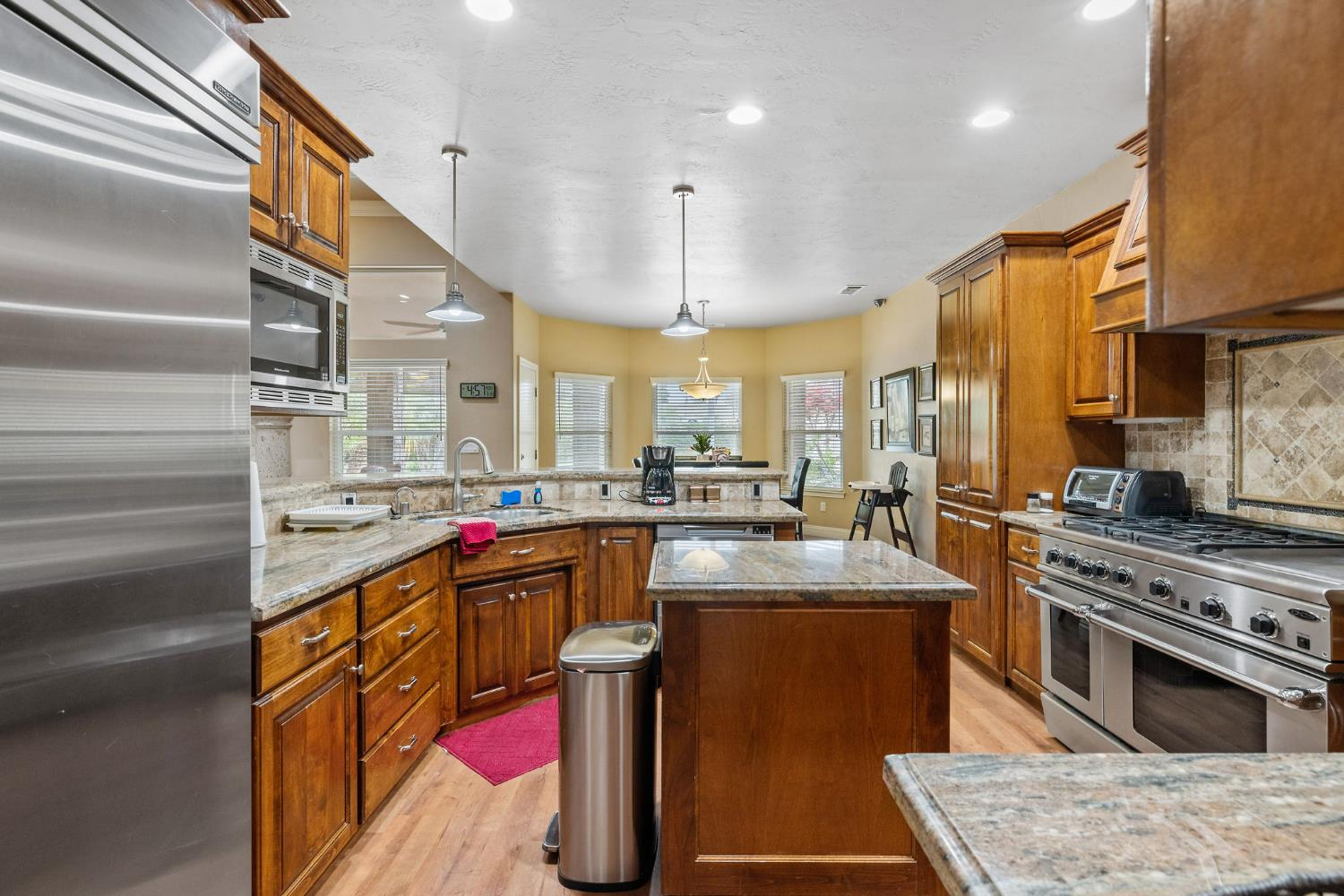 1928 S Shirk Rd, Visalia, CA 93277