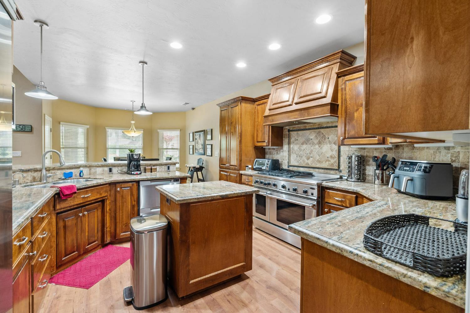 1928 S Shirk Rd, Visalia, CA 93277