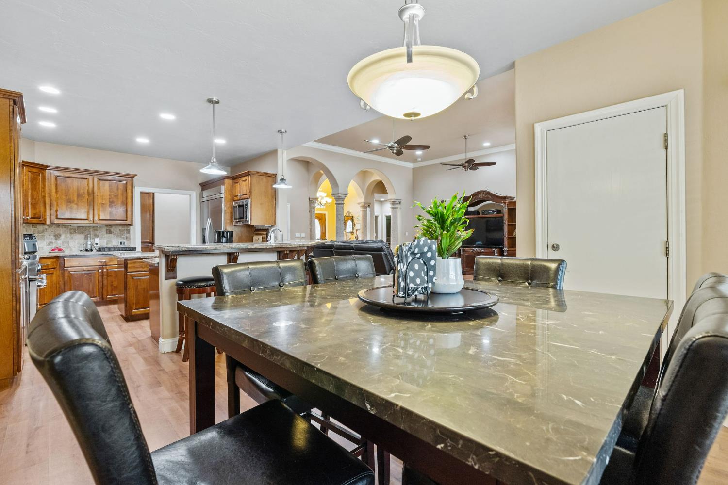 1928 S Shirk Rd, Visalia, CA 93277