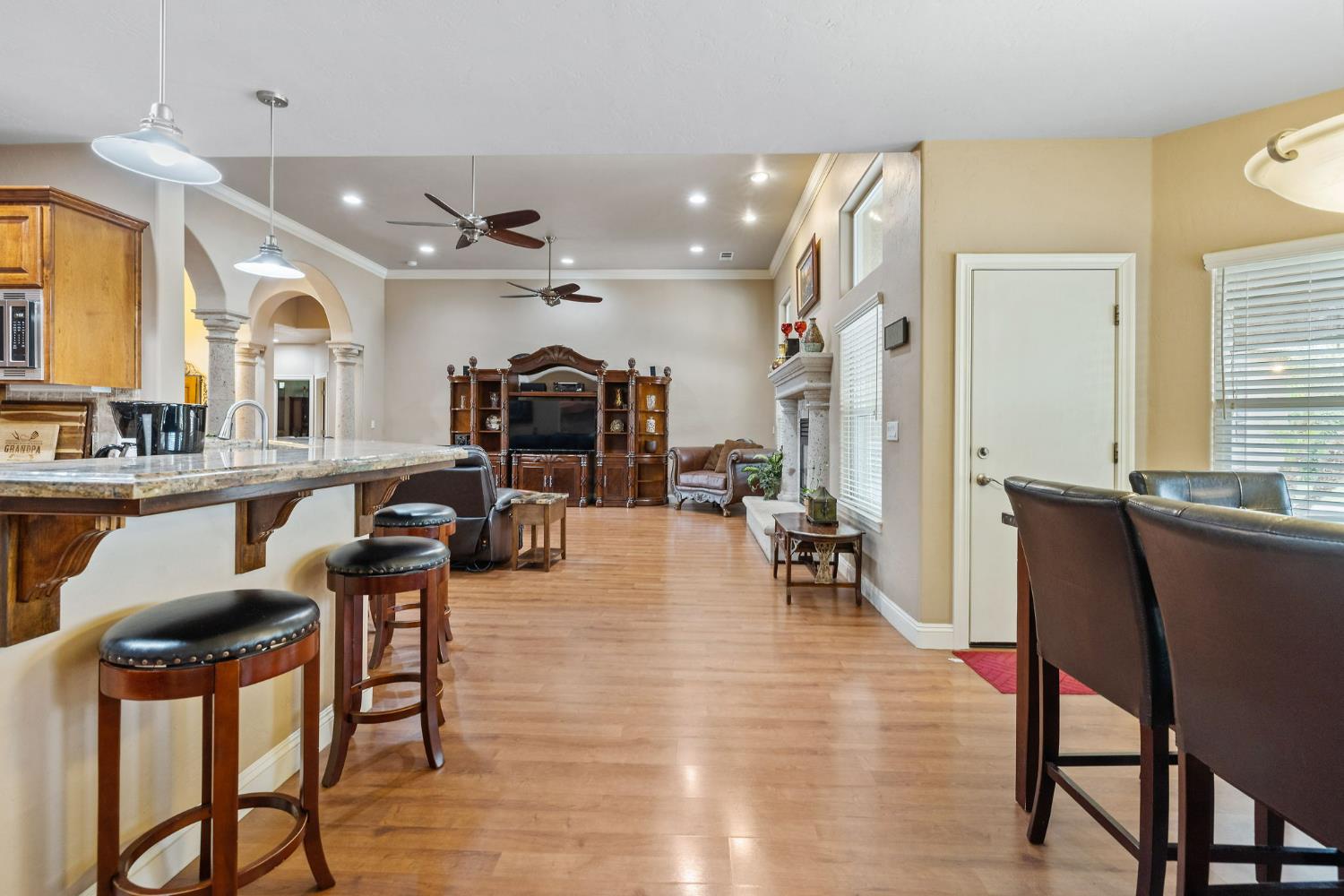 1928 S Shirk Rd, Visalia, CA 93277