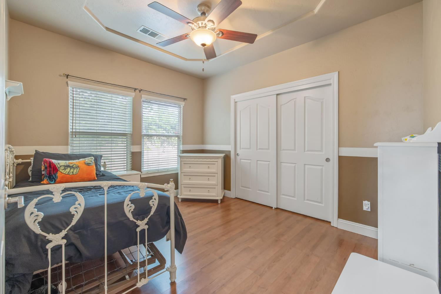 1928 S Shirk Rd, Visalia, CA 93277