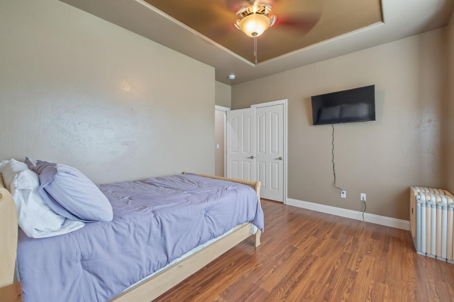 1928 S Shirk Rd, Visalia, CA 93277