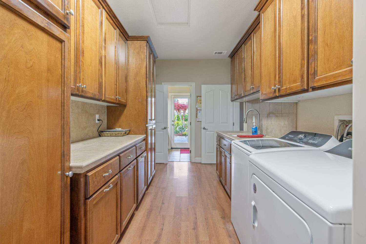 1928 S Shirk Rd, Visalia, CA 93277