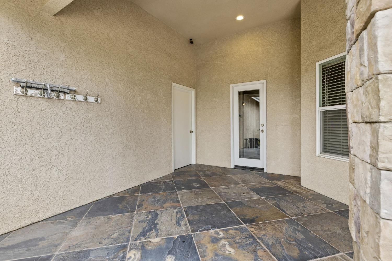 1928 S Shirk Rd, Visalia, CA 93277