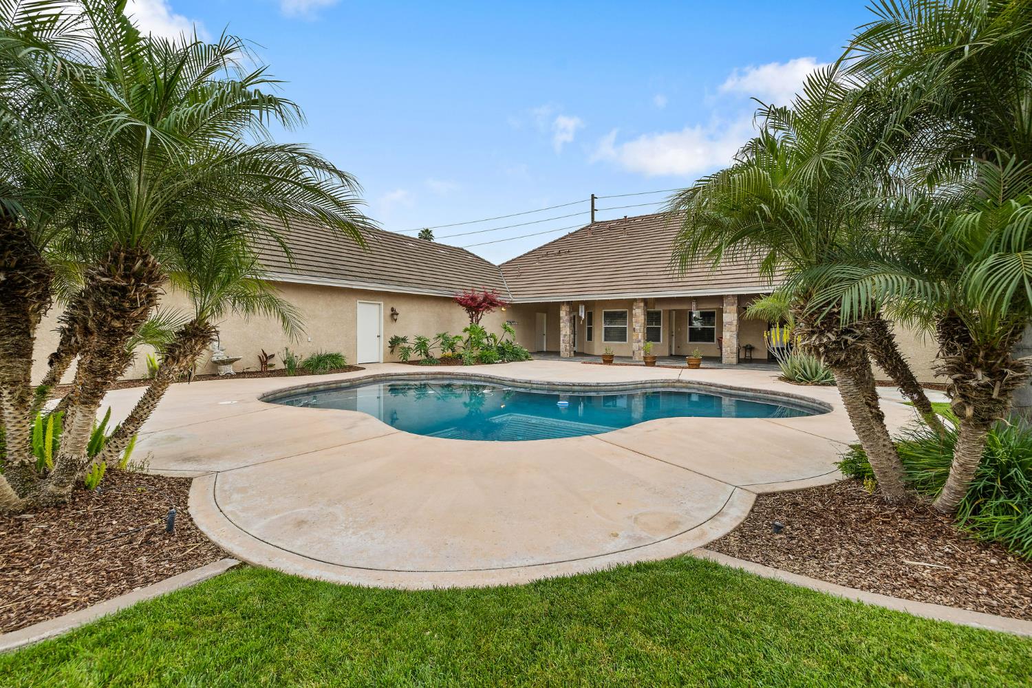 1928 S Shirk Rd, Visalia, CA 93277