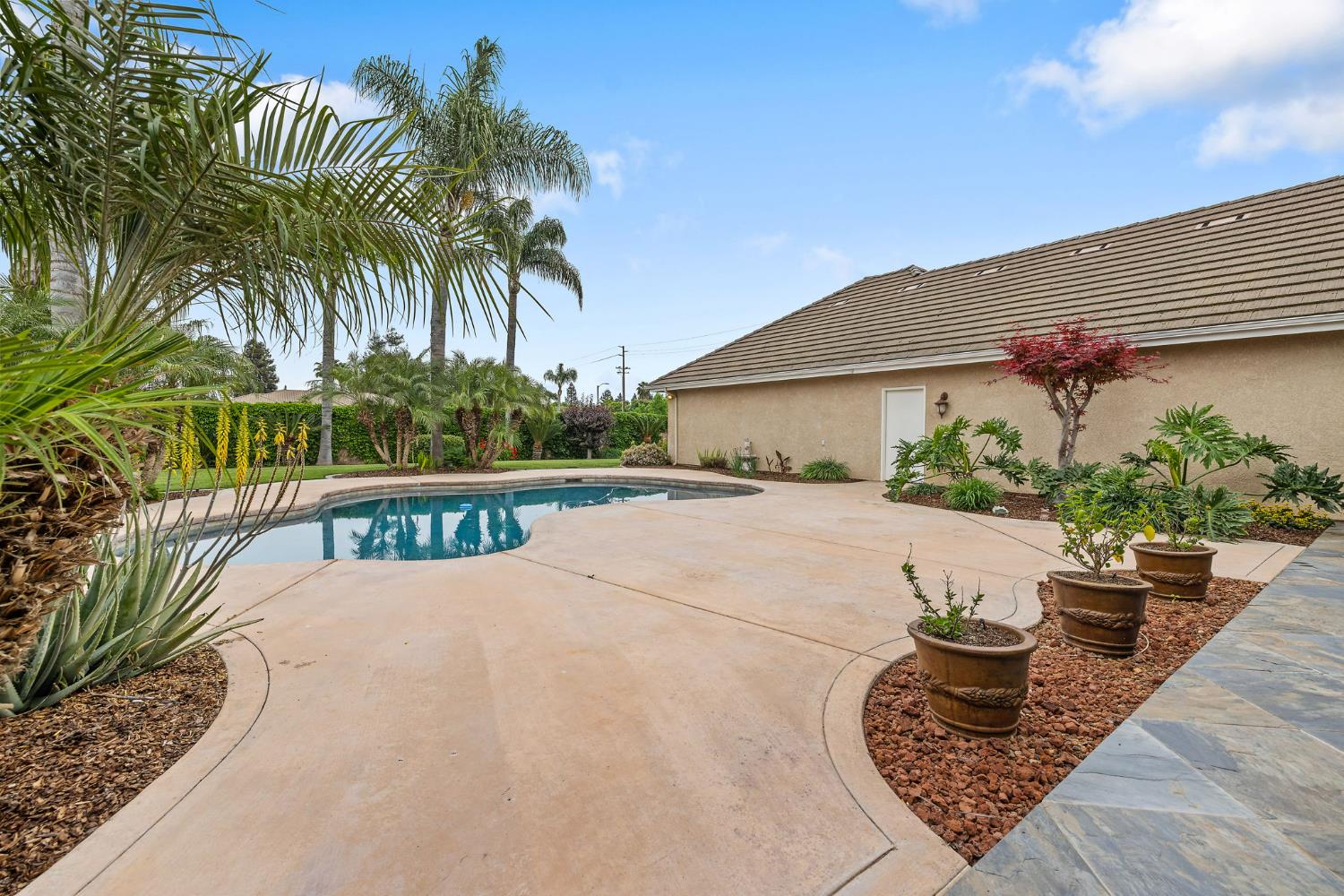 1928 S Shirk Rd, Visalia, CA 93277