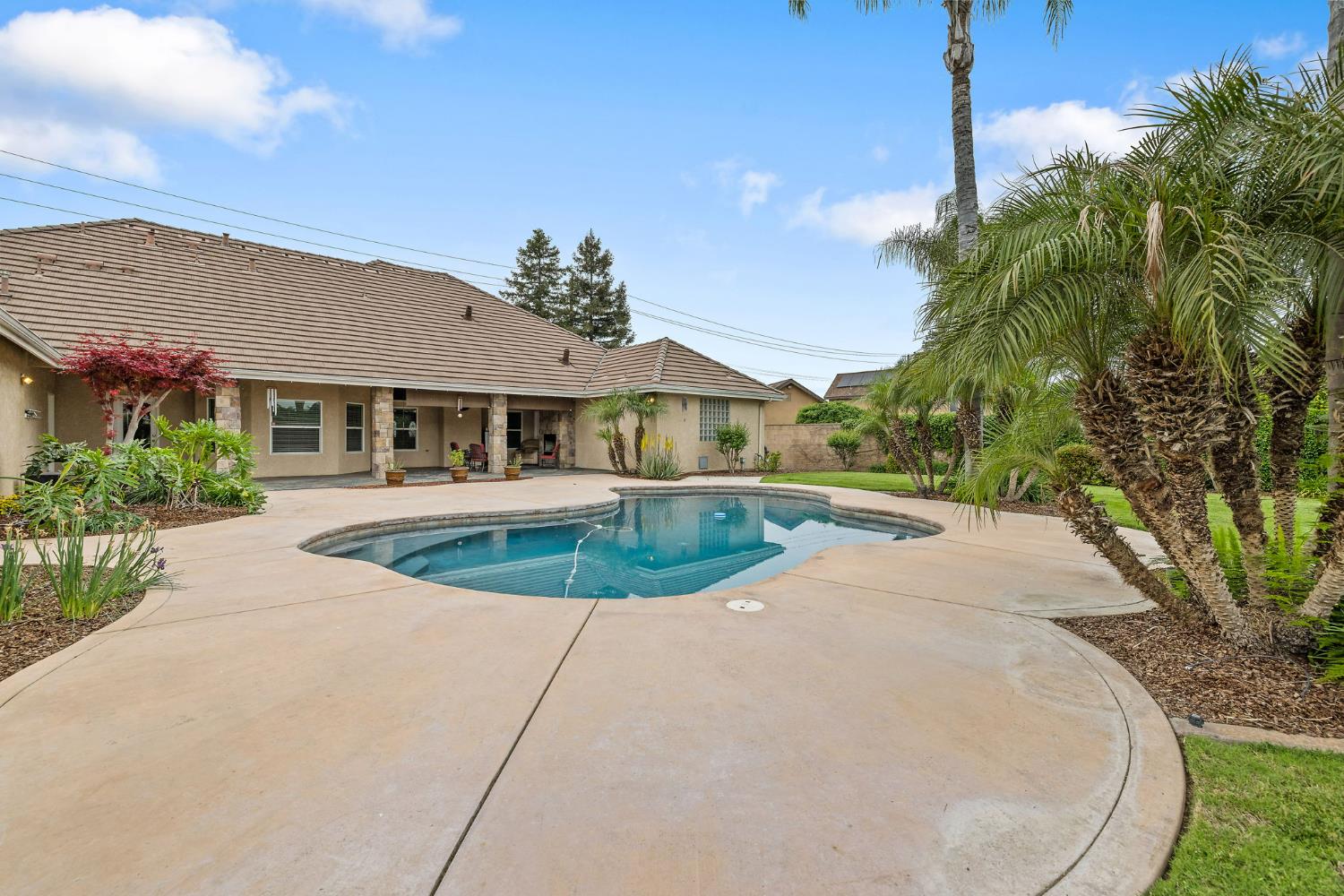 1928 S Shirk Rd, Visalia, CA 93277