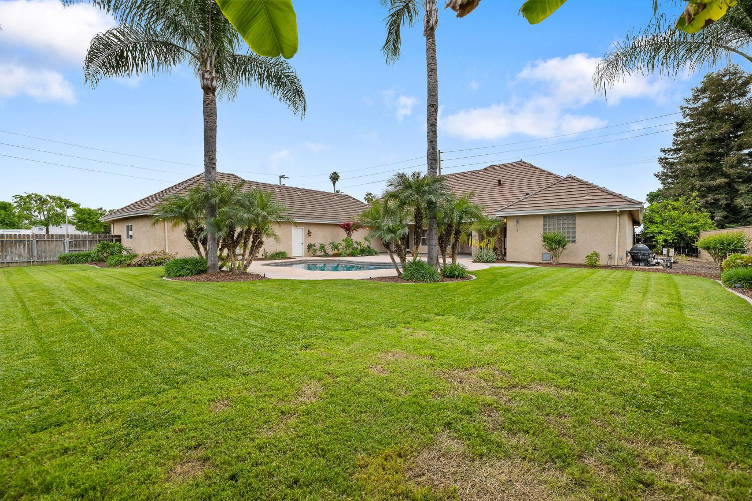 1928 S Shirk Rd, Visalia, CA 93277