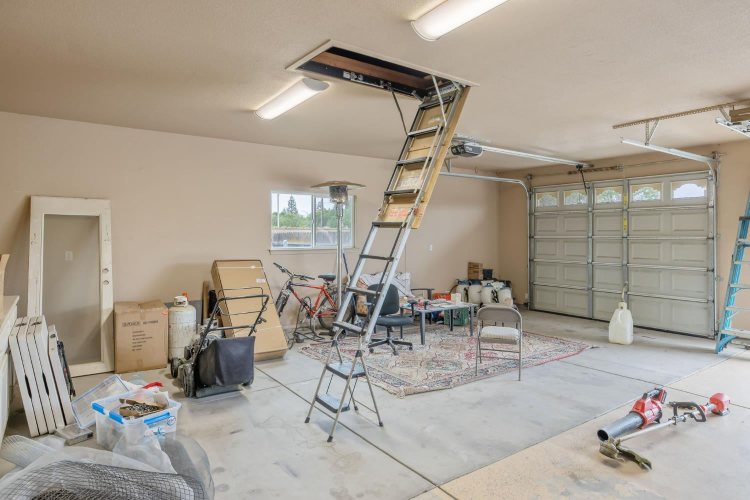 1928 S Shirk Rd, Visalia, CA 93277