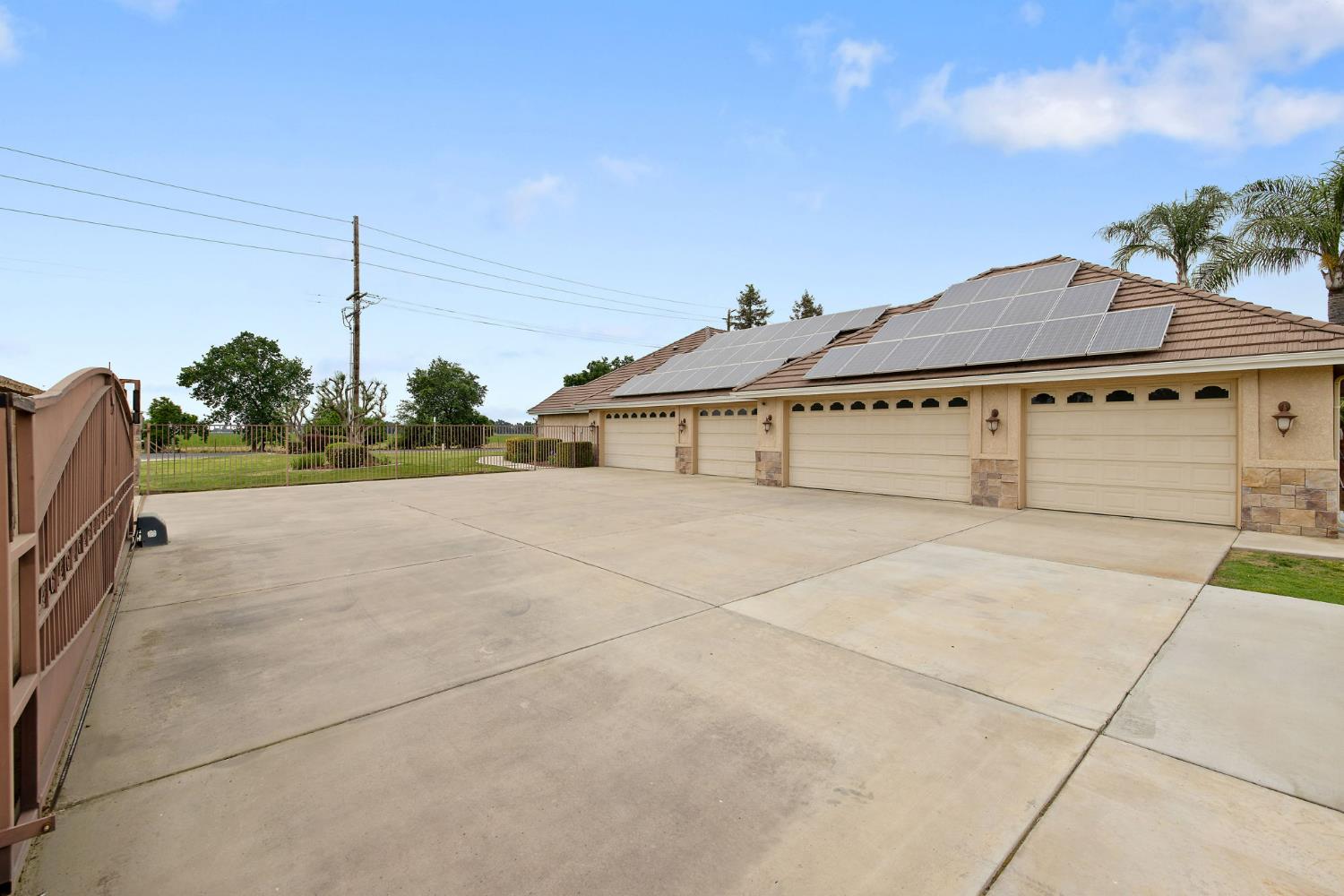 1928 S Shirk Rd, Visalia, CA 93277