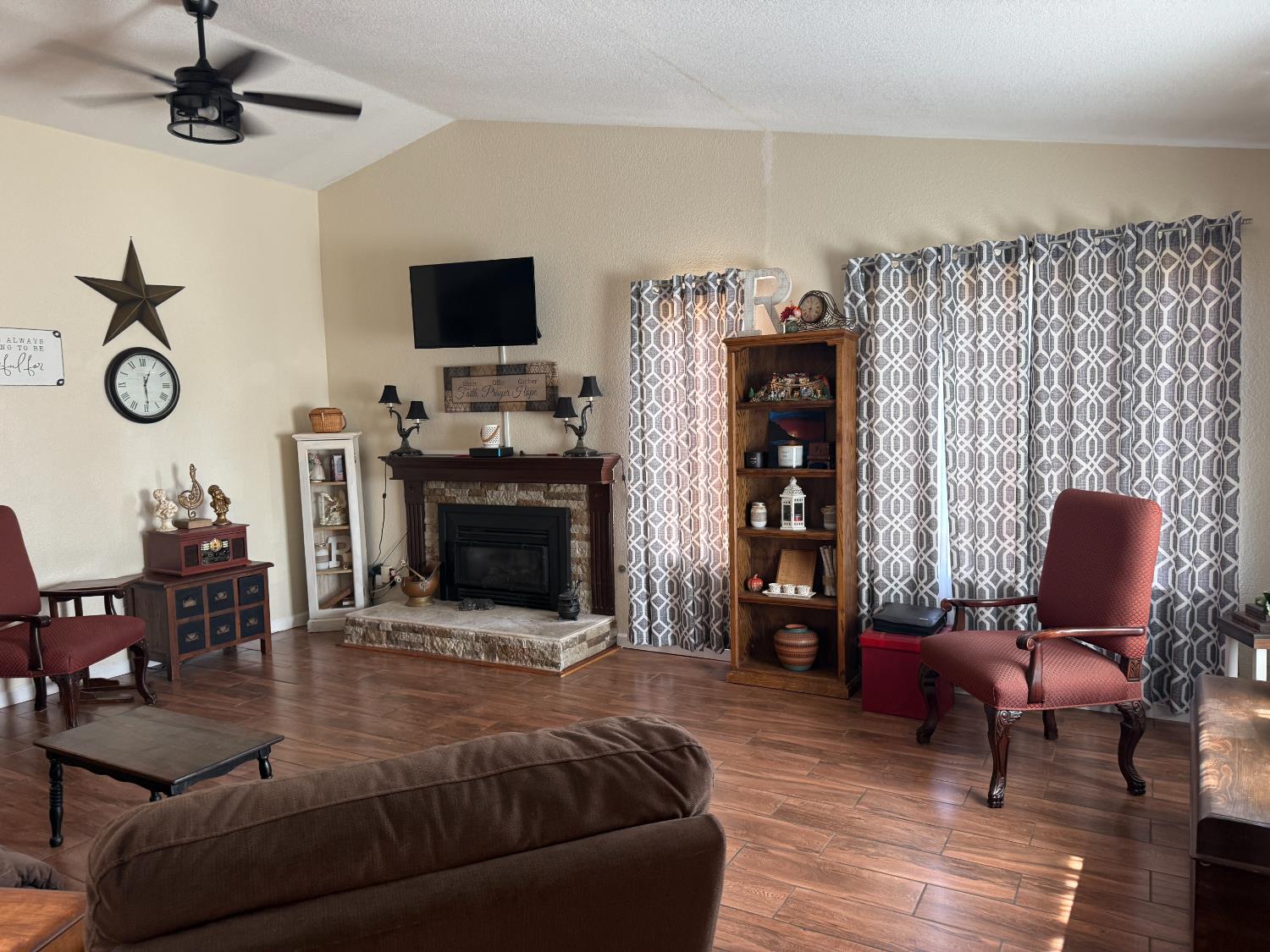 14312 W B St, Kerman, CA 93630