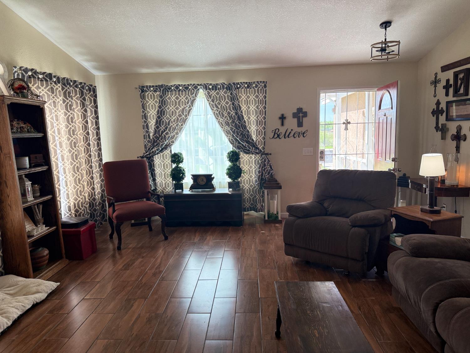 14312 W B St, Kerman, CA 93630