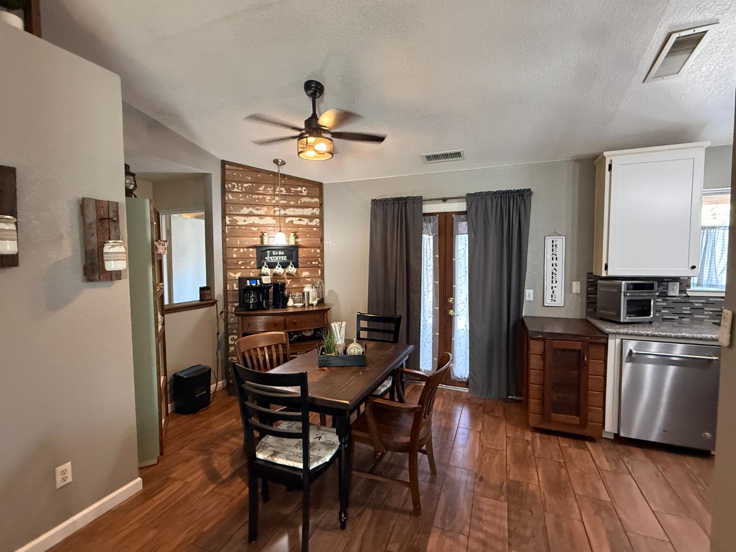 14312 W B St, Kerman, CA 93630