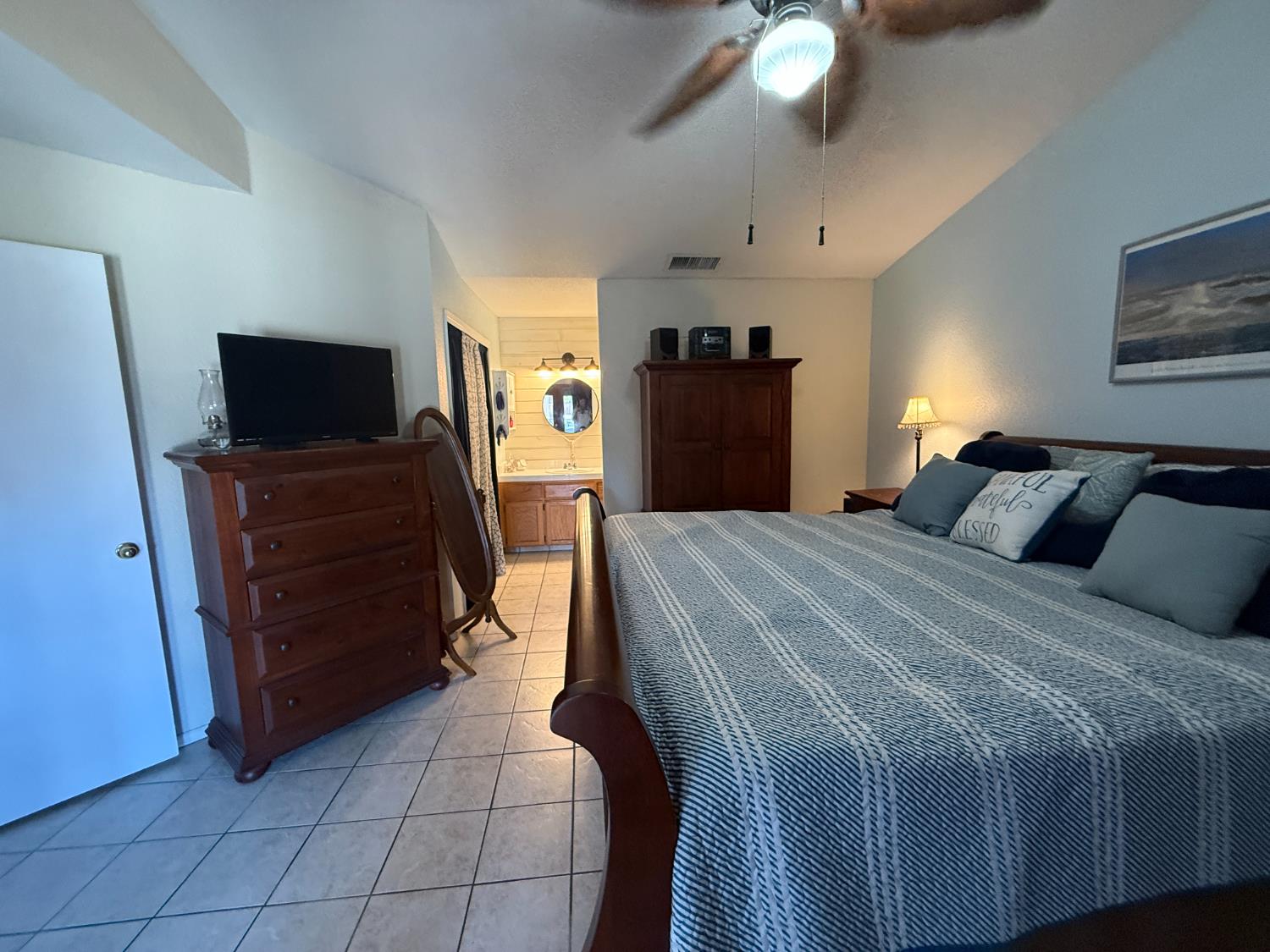 14312 W B St, Kerman, CA 93630