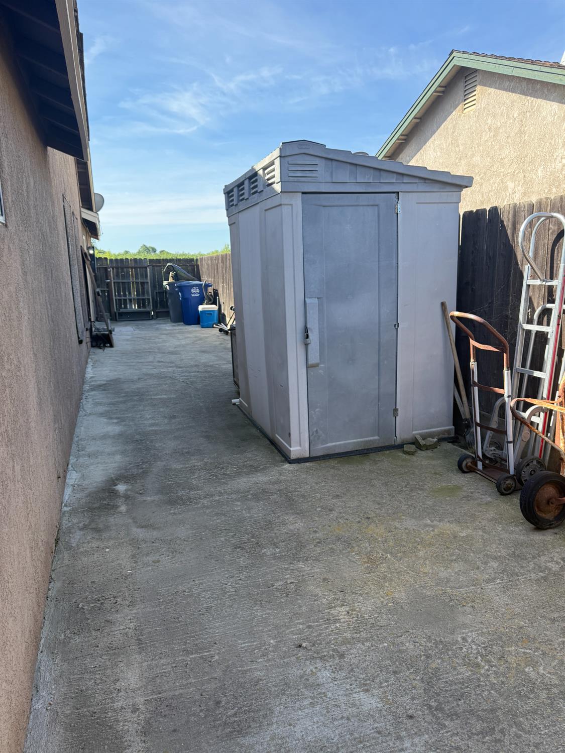 14312 W B St, Kerman, CA 93630