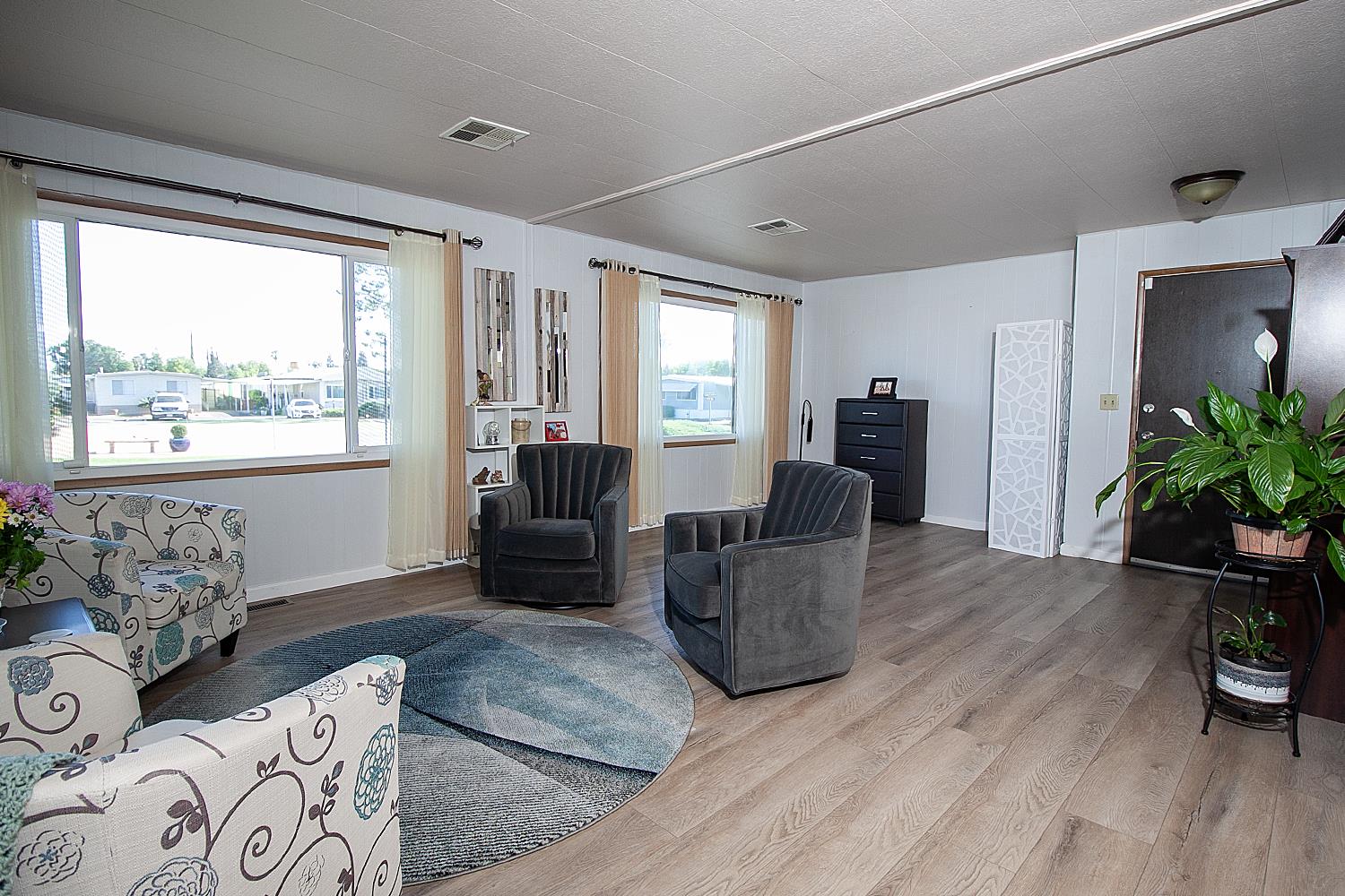 221 W Herndon Ave #8, Fresno, CA 93650