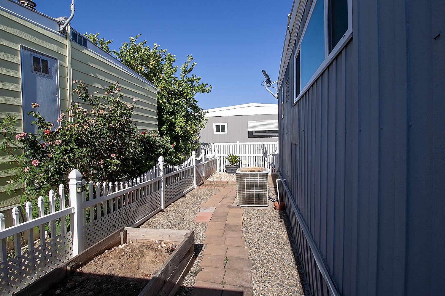 221 W Herndon Ave #8, Fresno, CA 93650