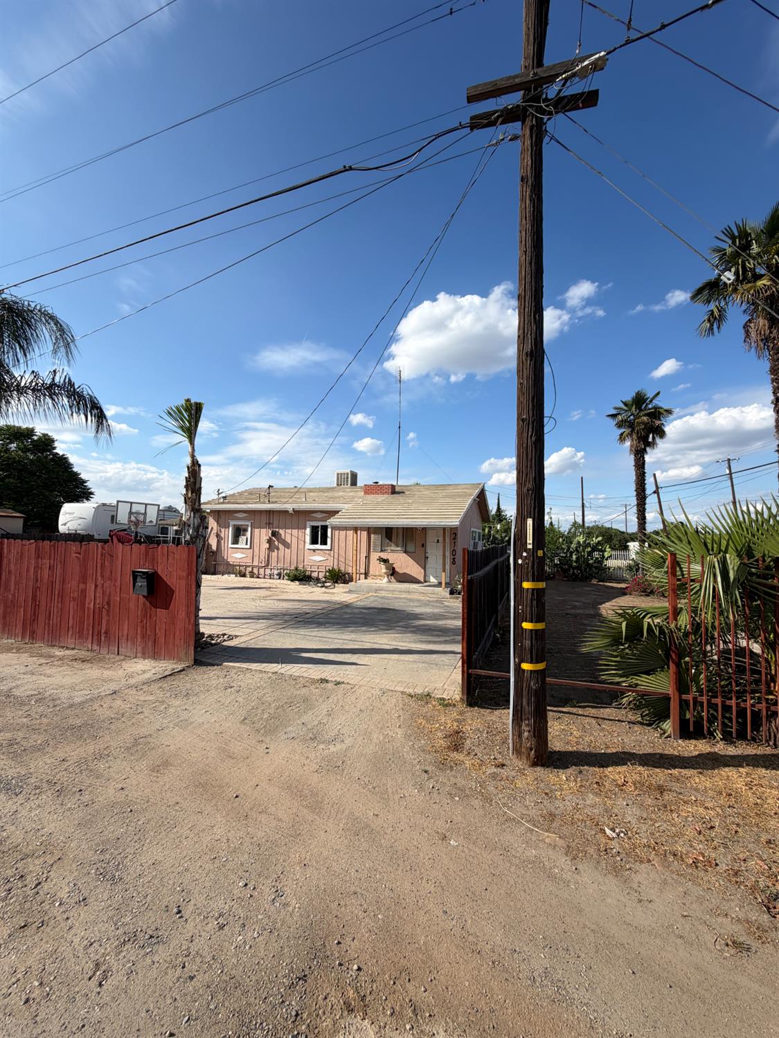 2108 W Dennett Ave, Fresno, CA 93728