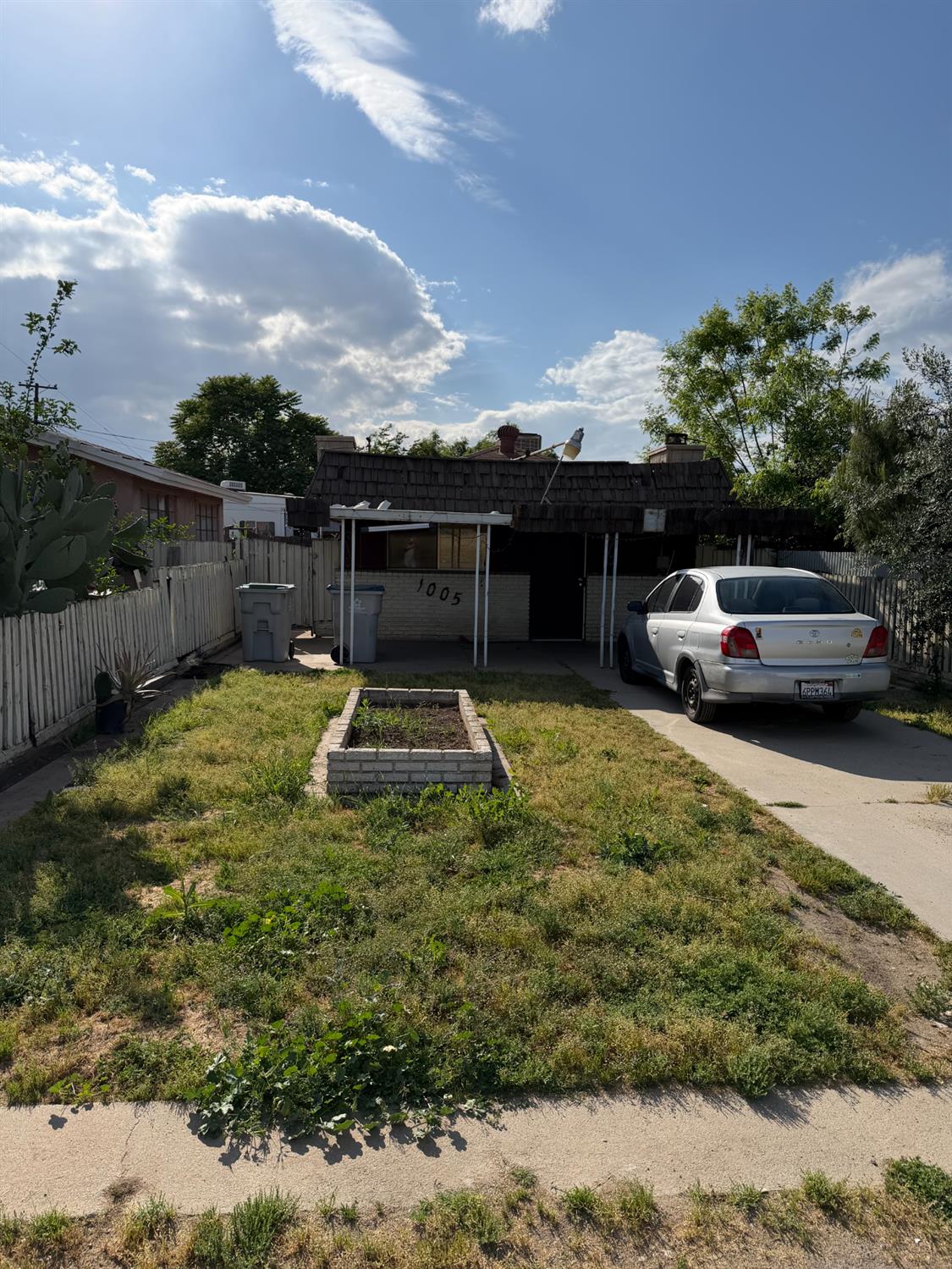 2108 W Dennett Ave, Fresno, CA 93728