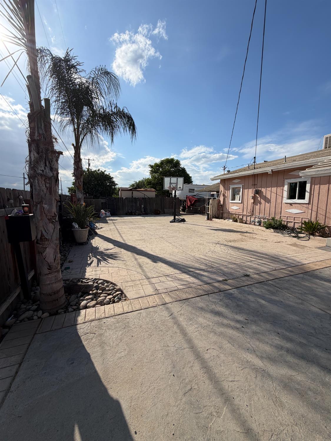 2108 W Dennett Ave, Fresno, CA 93728