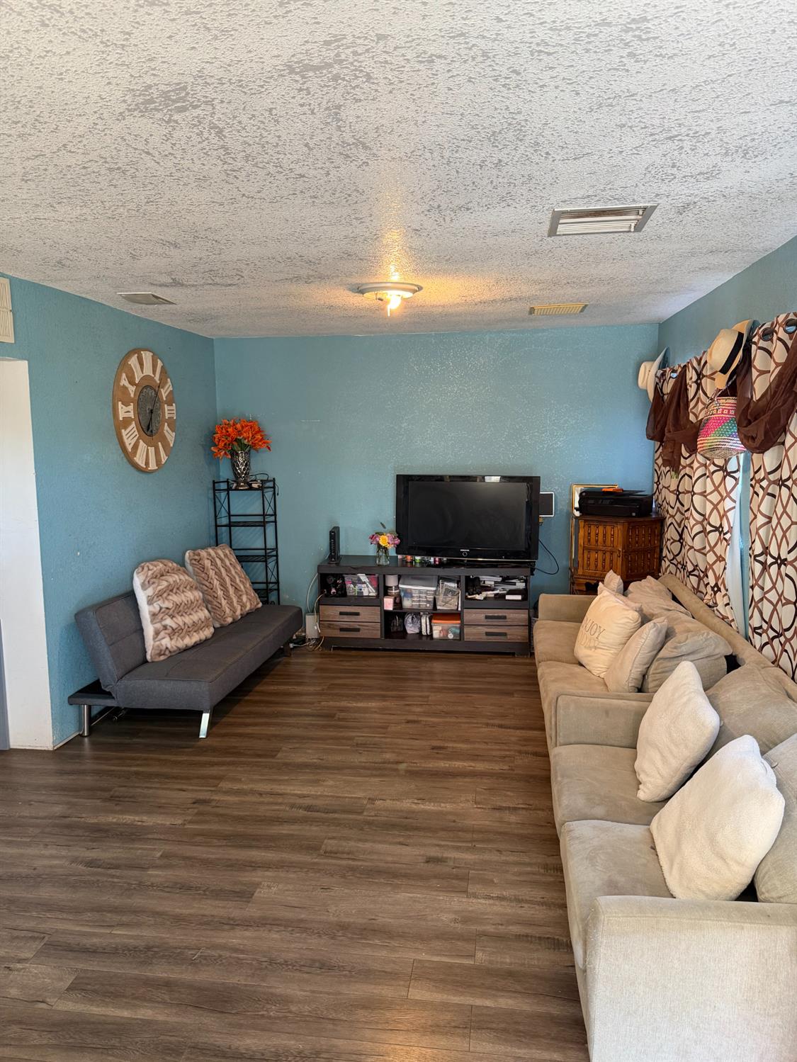 2108 W Dennett Ave, Fresno, CA 93728