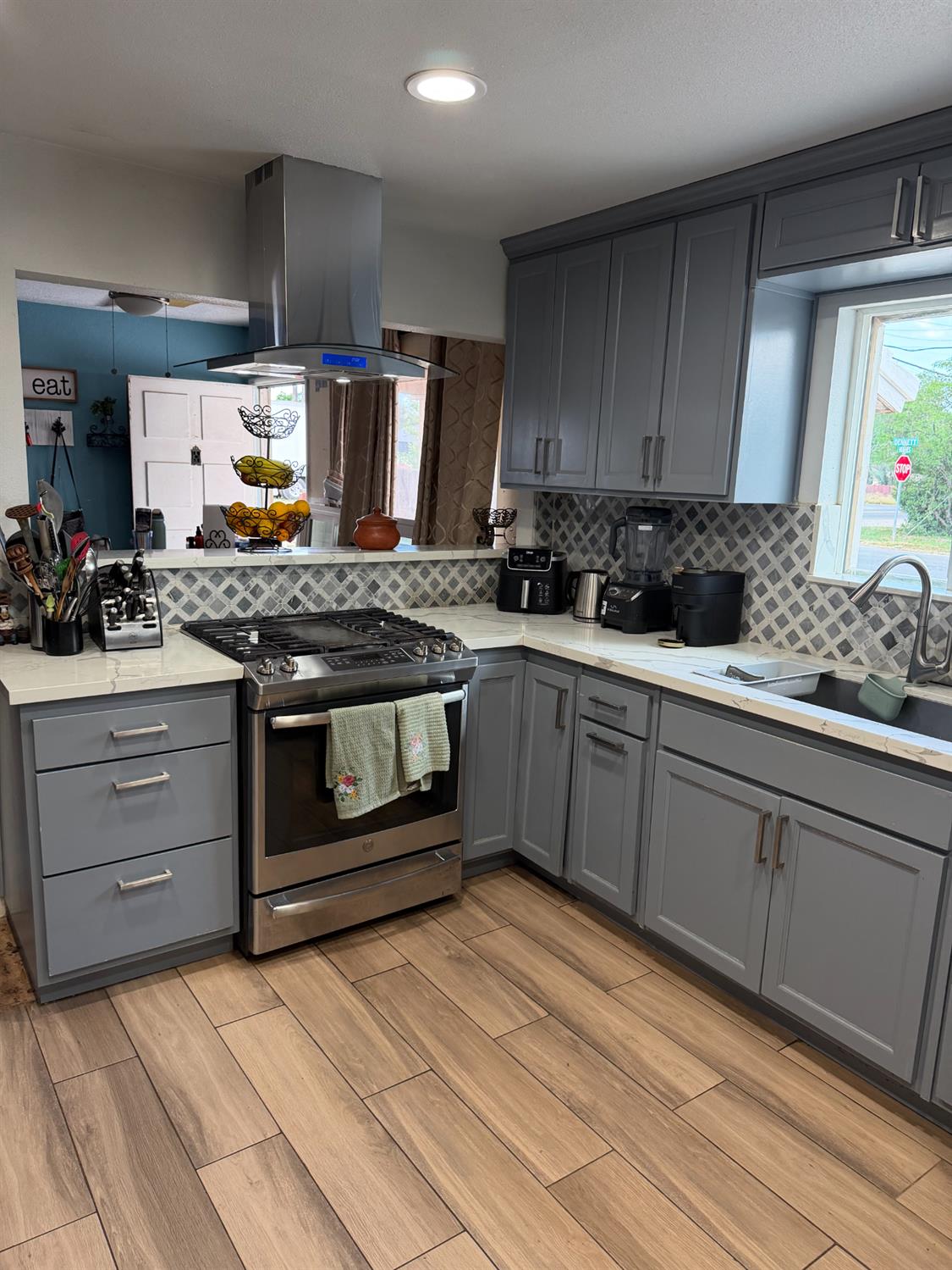 2108 W Dennett Ave, Fresno, CA 93728