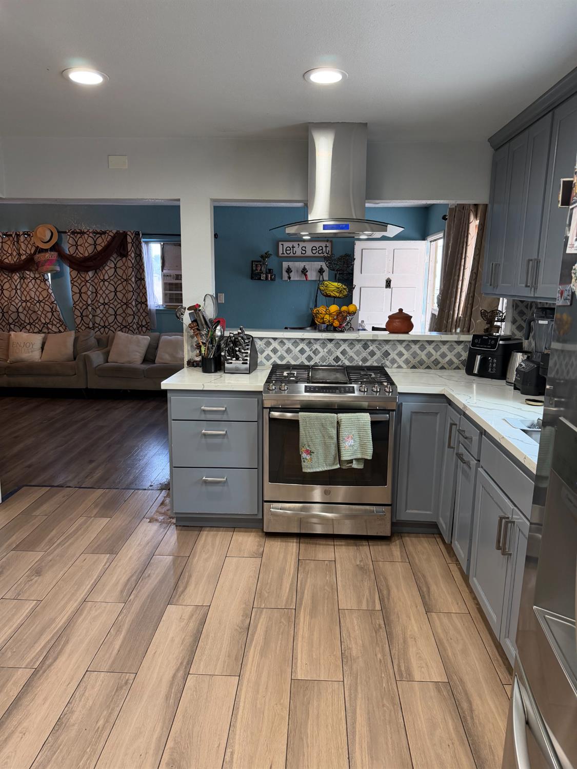 2108 W Dennett Ave, Fresno, CA 93728