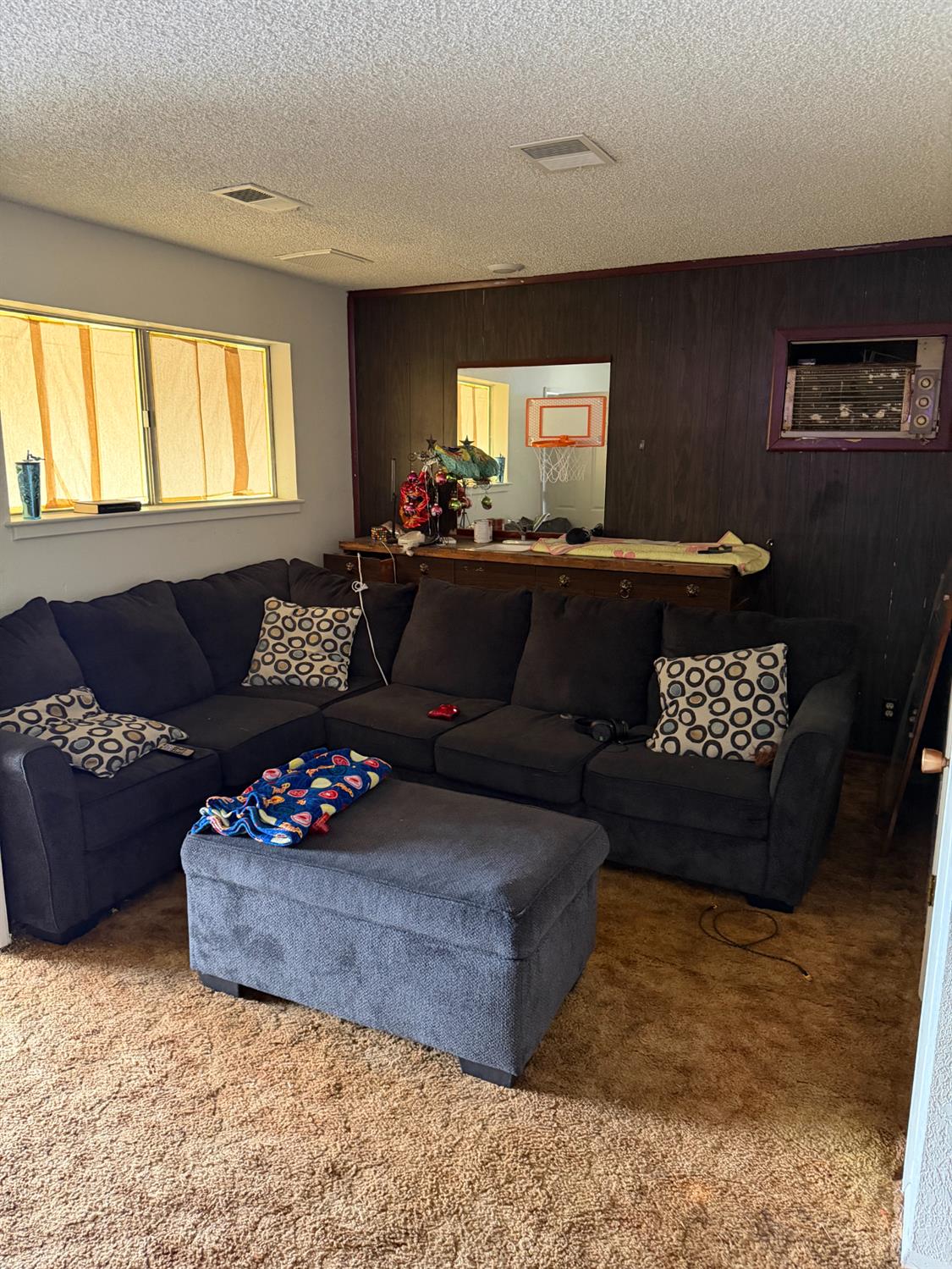 2108 W Dennett Ave, Fresno, CA 93728