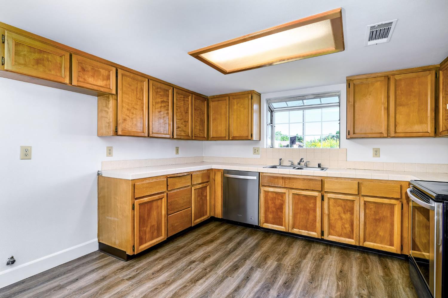 2129 Magnolia Ave, Sanger, CA 93657