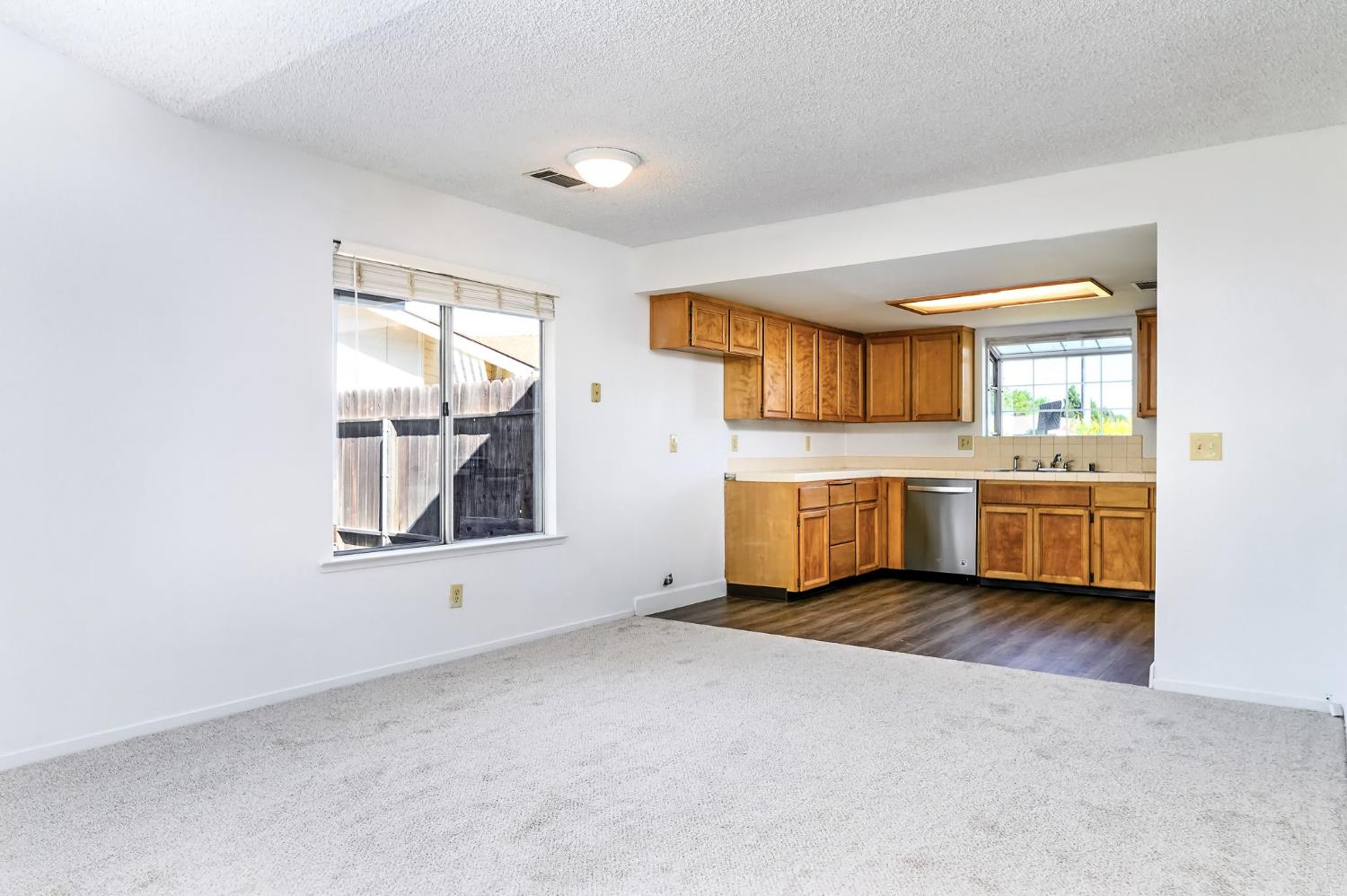 2129 Magnolia Ave, Sanger, CA 93657