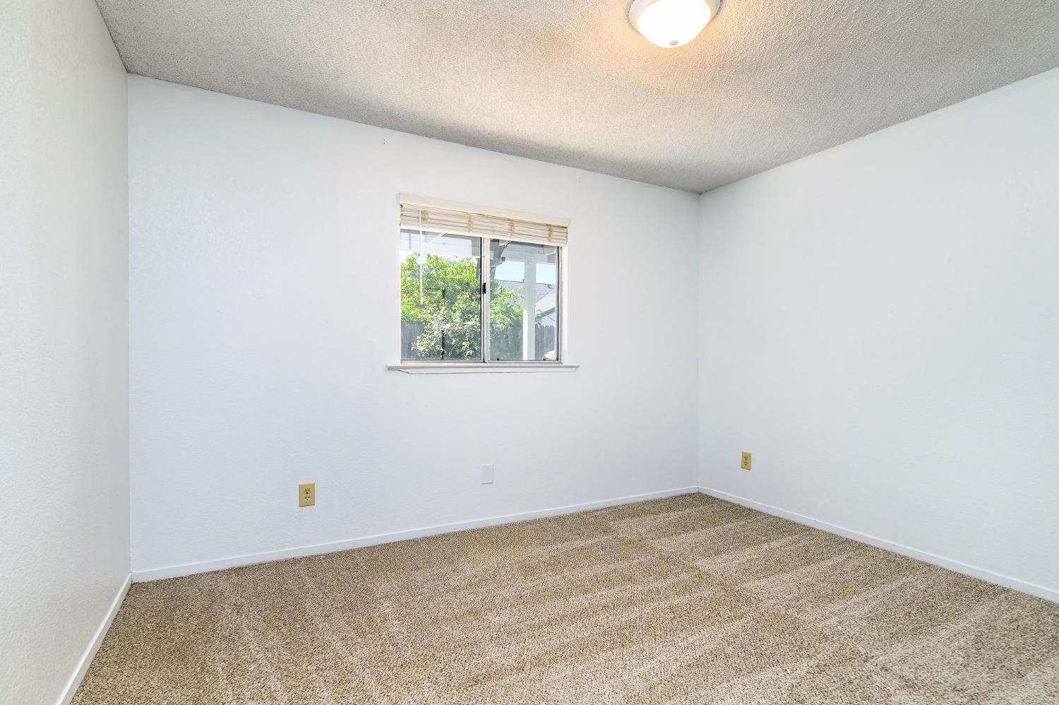 2129 Magnolia Ave, Sanger, CA 93657