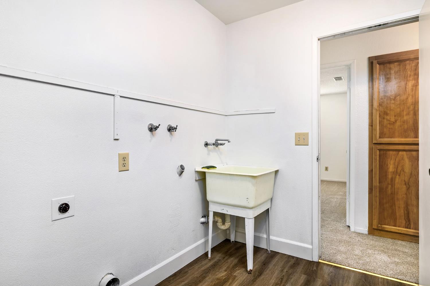 2129 Magnolia Ave, Sanger, CA 93657