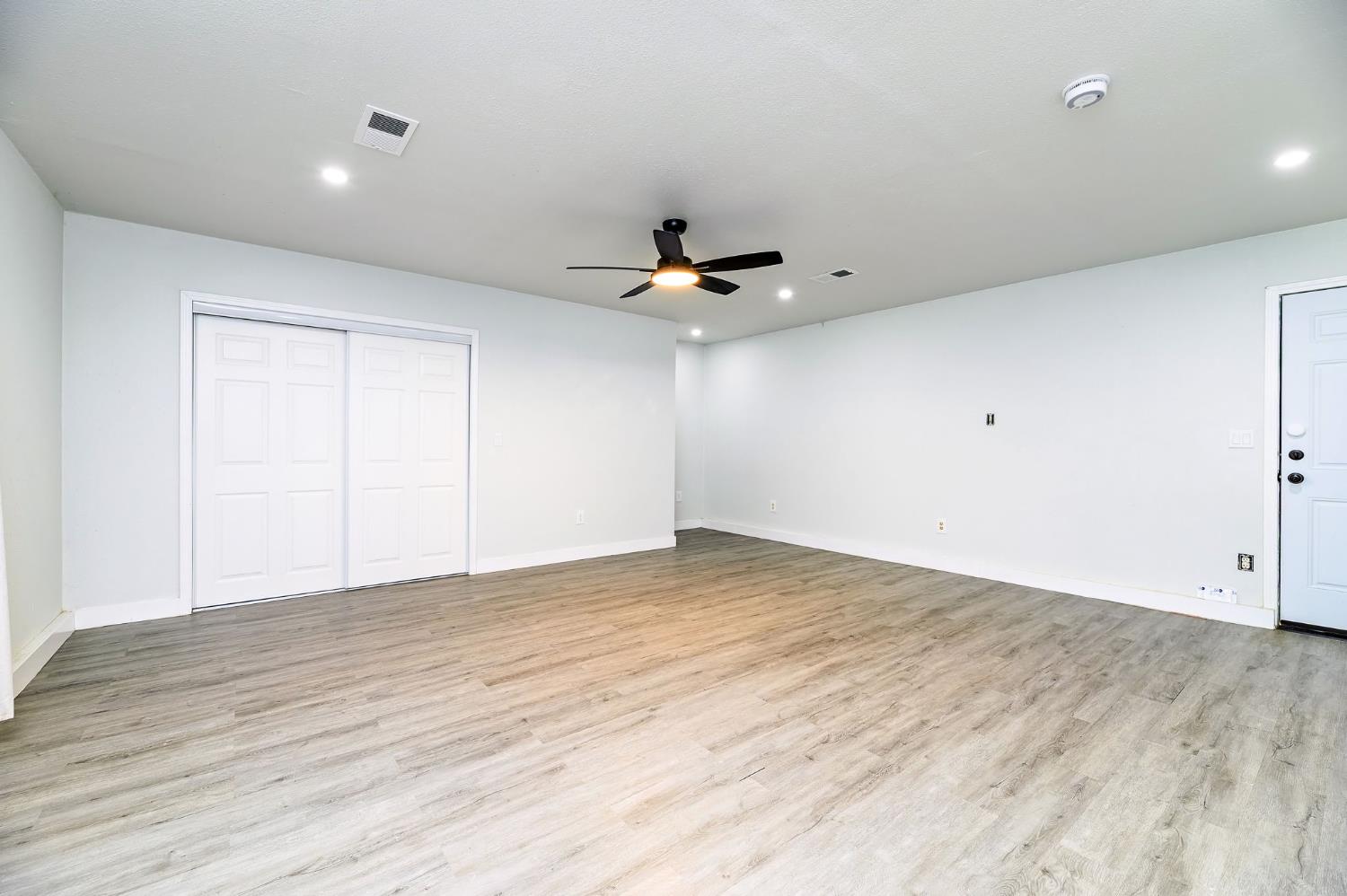 2129 Magnolia Ave, Sanger, CA 93657